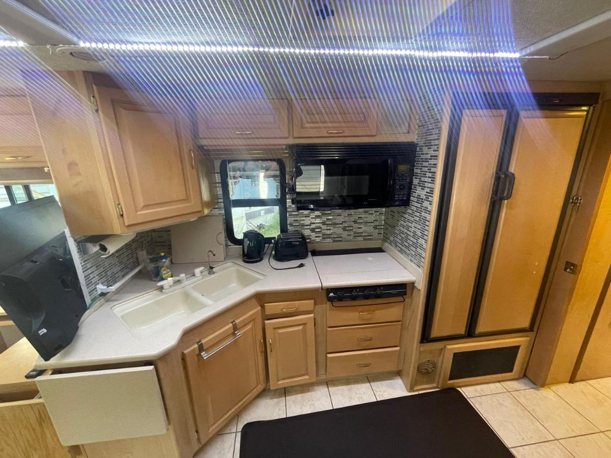 Rundle Mountain Rv Park Hotel Канмор Екстериор снимка