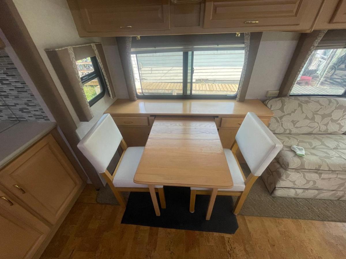 Rundle Mountain Rv Park Hotel Канмор Екстериор снимка