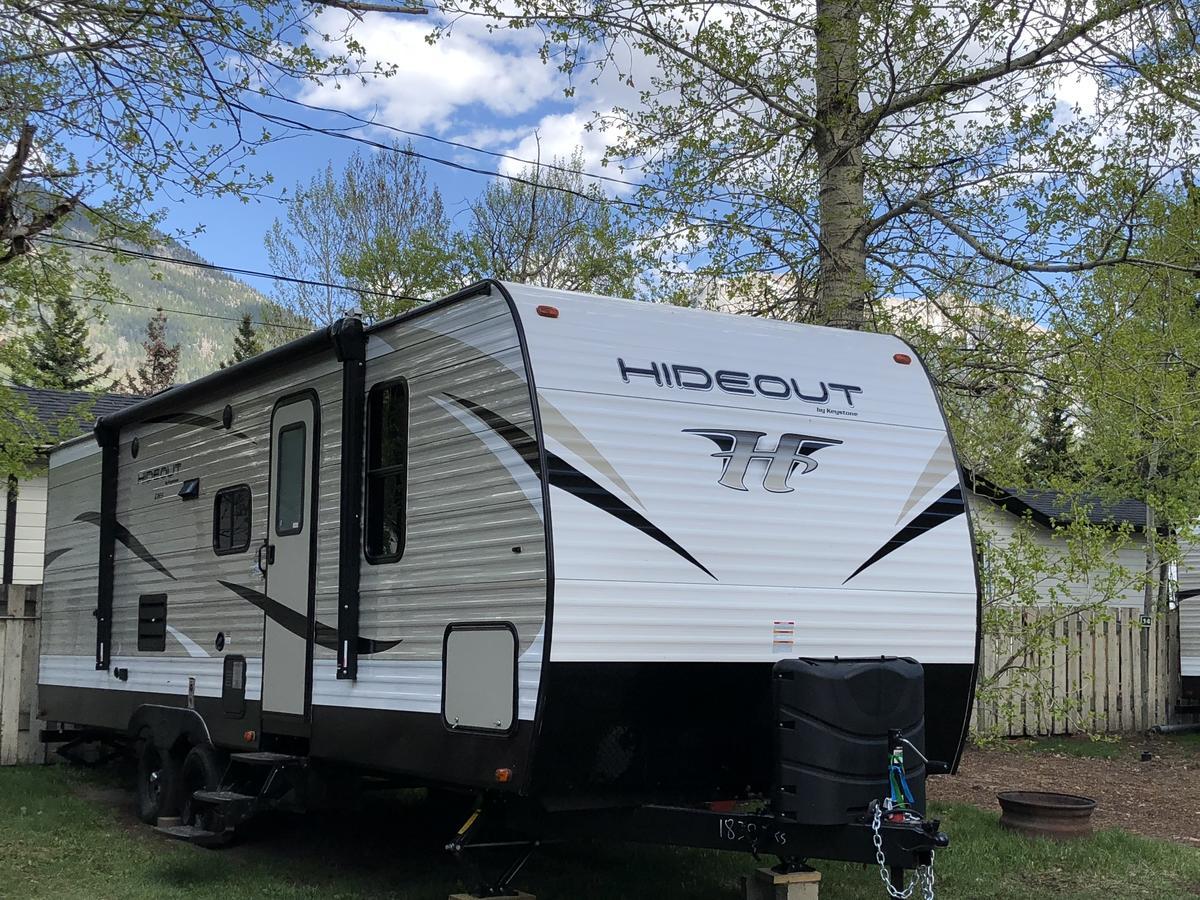 Rundle Mountain Rv Park Hotel Канмор Екстериор снимка