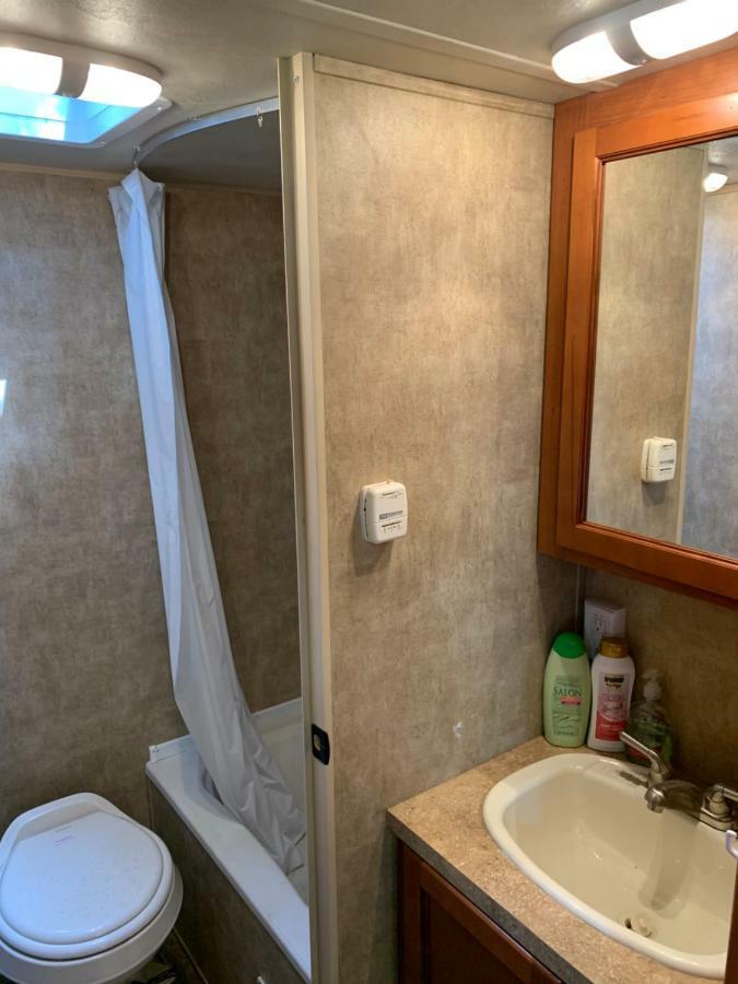 Rundle Mountain Rv Park Hotel Канмор Екстериор снимка